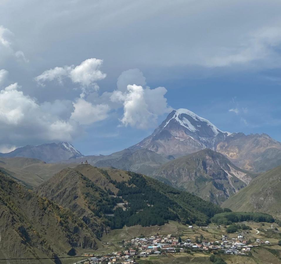 Hotel Iveria Kazbegi Bagian luar foto