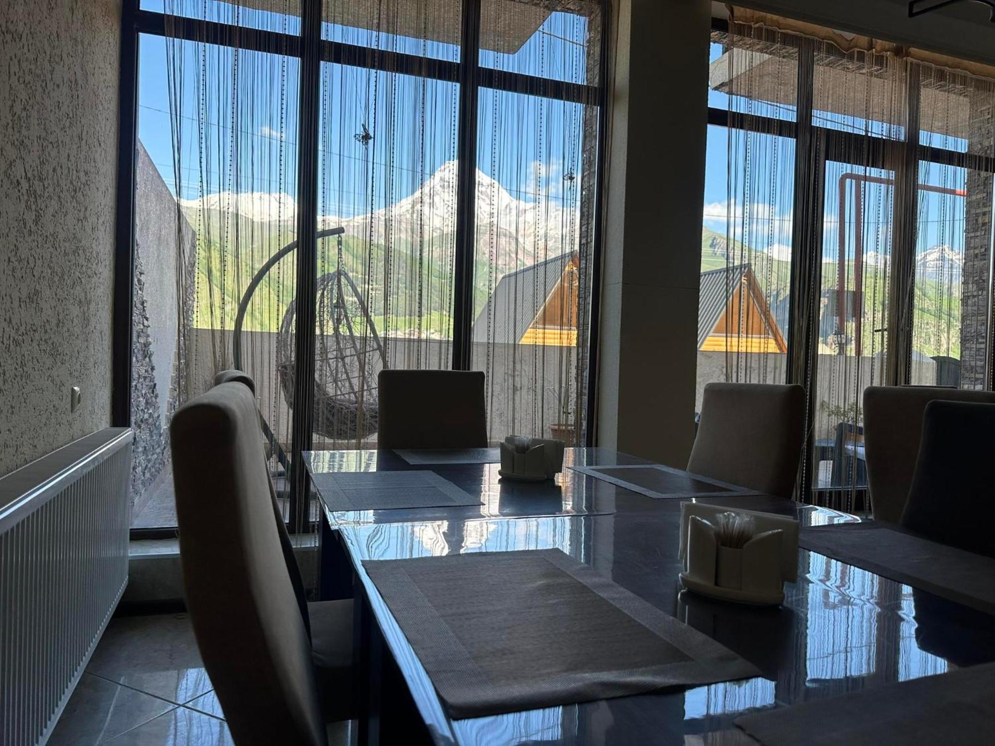 Hotel Iveria Kazbegi Bagian luar foto