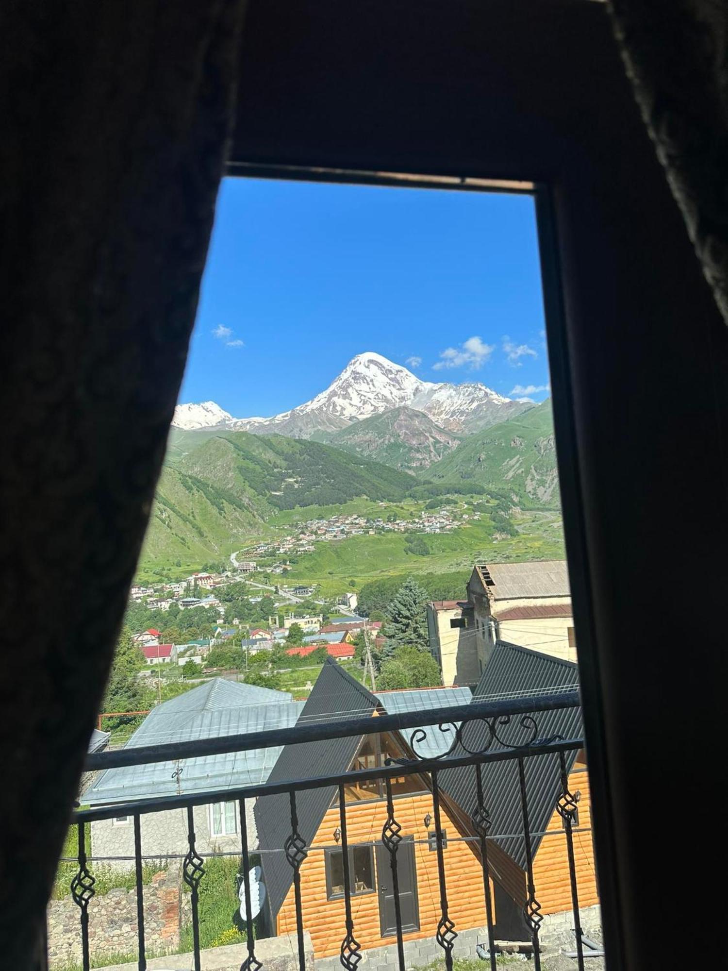 Hotel Iveria Kazbegi Bagian luar foto