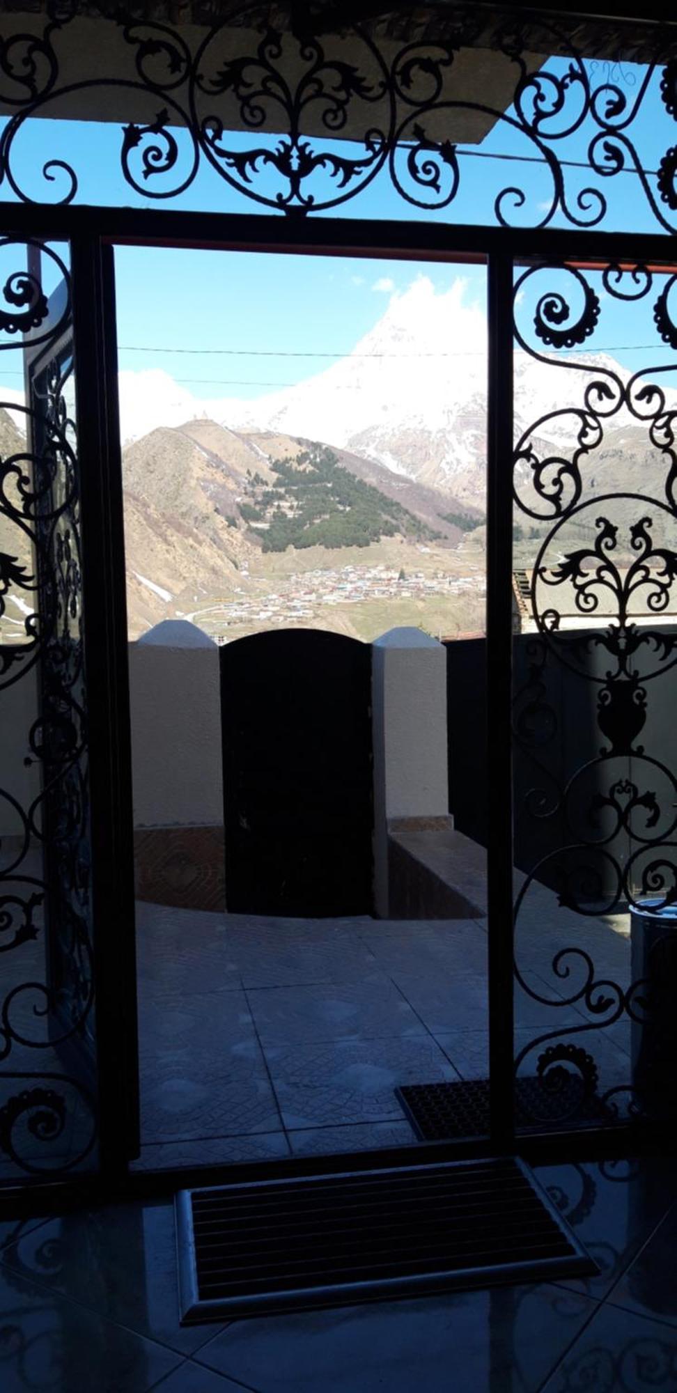 Hotel Iveria Kazbegi Bagian luar foto