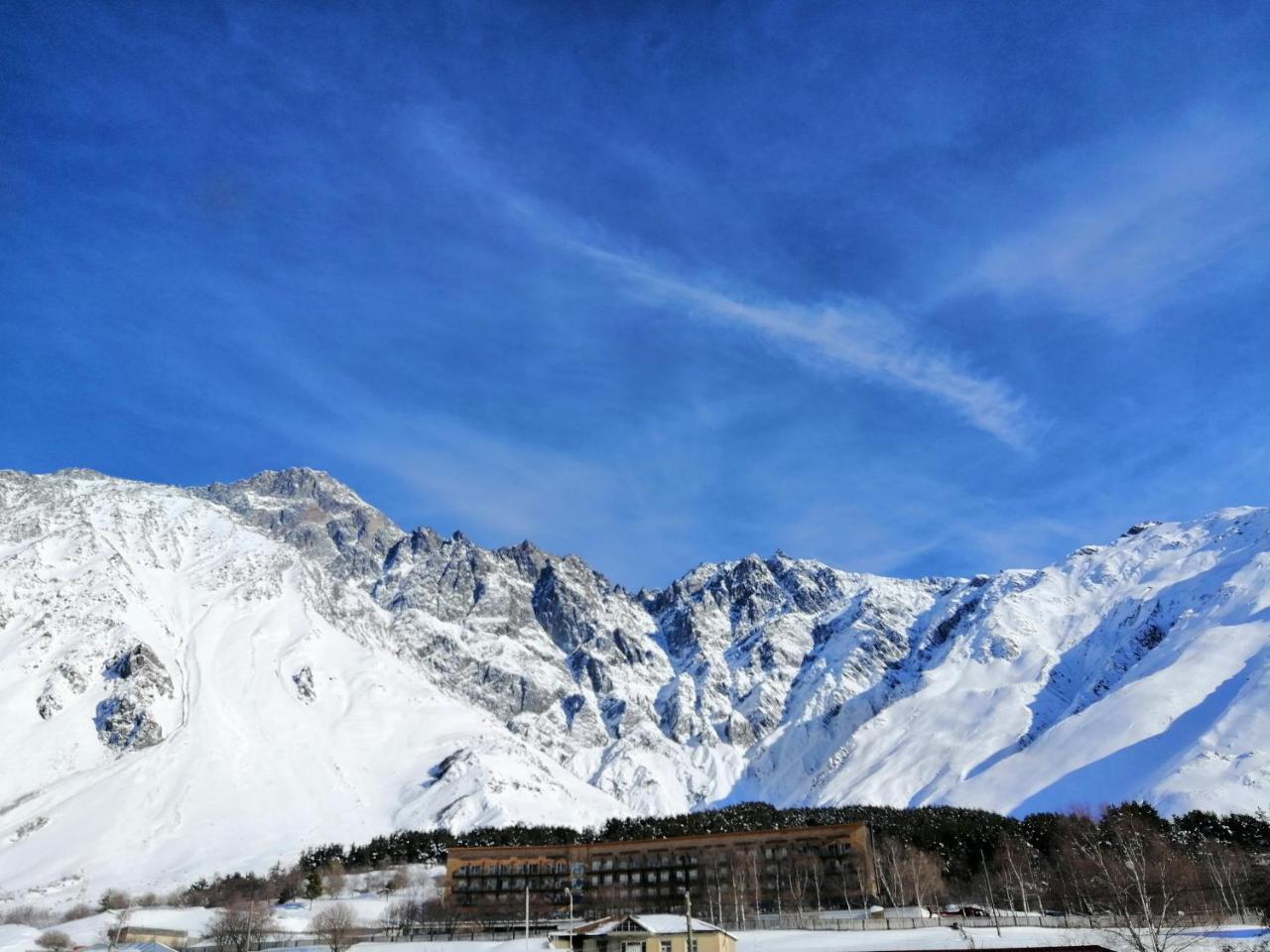 Hotel Iveria Kazbegi Bagian luar foto