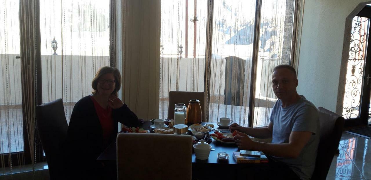 Hotel Iveria Kazbegi Bagian luar foto